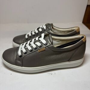 Ecco Womens 4 M Stone Metallic Grey Leather Flat Lace Up Sneakers Display GO7